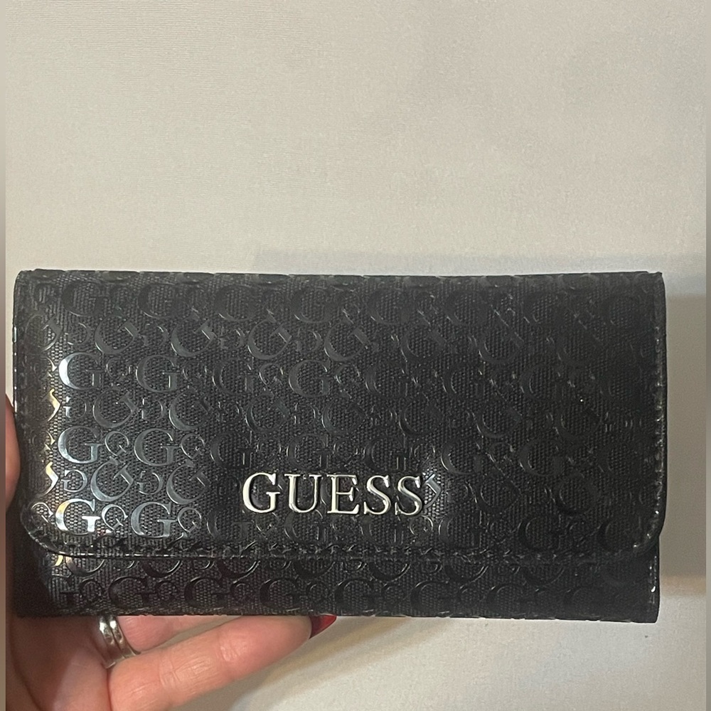 GUESS Black Women's Wallet Full size monogram logo easy clean NWOT dollar coin